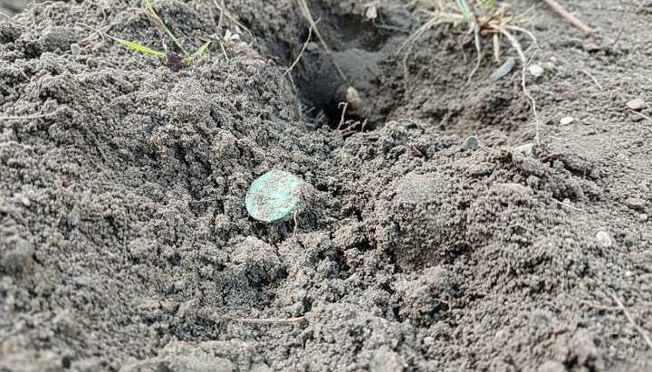 monnaie romaine trouvé dans un champ avec un détecteur de métaux qui sera déclaré auprès de la DRAC