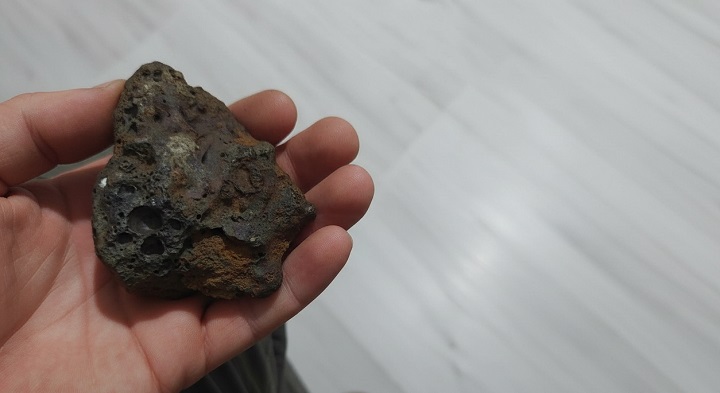 une scorie trouvé avec un détecteur de métaux