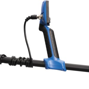 Vue latérale complète du détecteur de métaux Garrett Vortex VX5 bleu et noir avec disque de détection Raider Double-D.