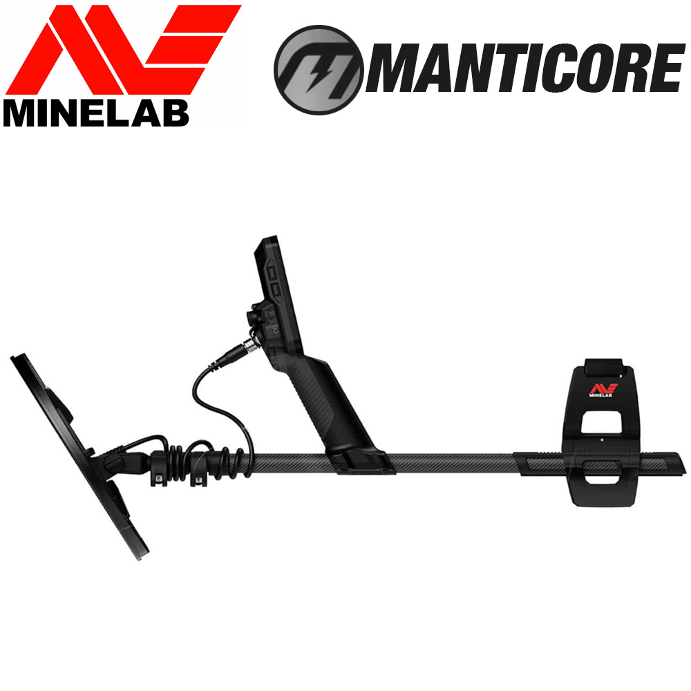 Minelab Manticore 3 Détecteur de métaux Minelab Manticore complet en vue latérale sur fond blanc, avec tête de recherche et accoudoir.