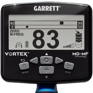 Écran de contrôle LCD du détecteur Garrett Vortex VX7 affichant la double échelle d'identification et les réglages multifréquence.