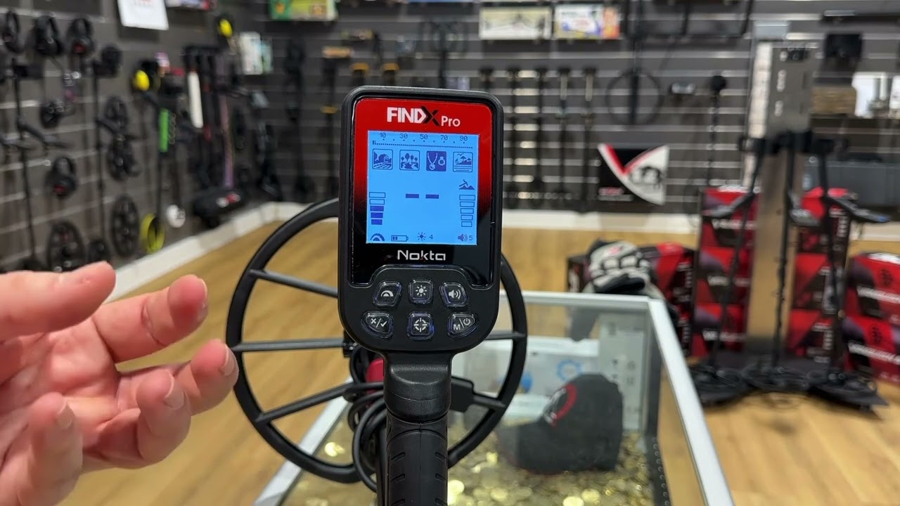 Écran LCD rétroéclairé du détecteur Nokta FindX Pro affichant l