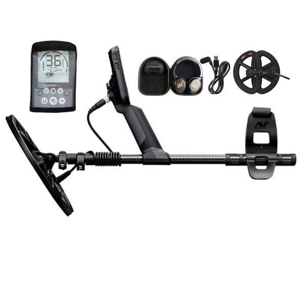 Equinox 900 : notre avis sur ce détecteur de métaux 3 Équipement Minelab Equinox 900 sur canne télescopique avec casque sans fil et second disque de détection