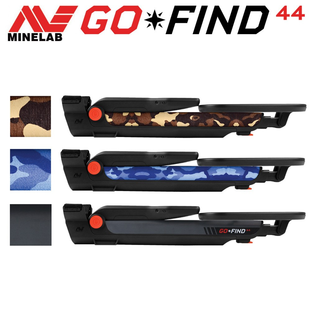 Minelab Go Find 44 4 Détecteur de métaux Minelab GO-FIND 44 plié avec trois skins personnalisables camouflage désert, bleu et noir.